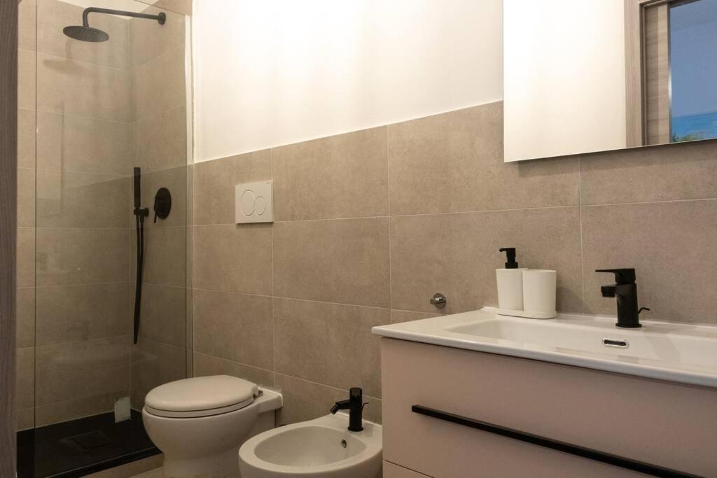 Private Room: The Port Apartment Scirocco Livourne Extérieur photo